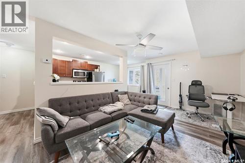 210 515 28Th Street E, Prince Albert, SK - Indoor Photo Showing Living Room