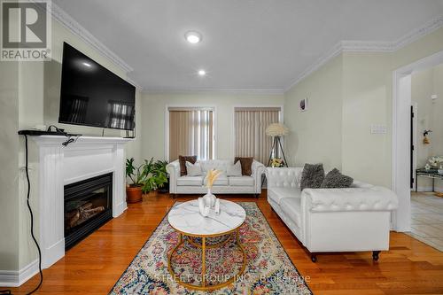 384 SPRUCE GROVE CRESCENT , Newmarket, Ontario L3X 2X3 2