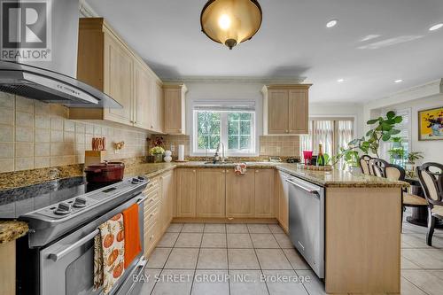 384 SPRUCE GROVE CRESCENT , Newmarket, Ontario L3X 2X3 5