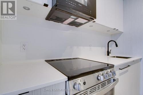 516 - 2369 Danforth Avenue, Toronto, ON - Indoor Photo Showing Kitchen