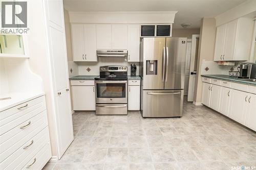 302 7Th Street E, Wynyard, SK - Indoor Photo Showing Kitchen