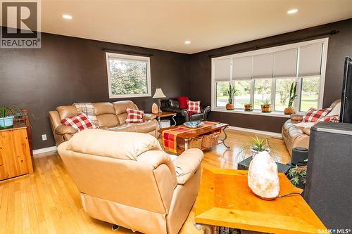 302 7Th Street E, Wynyard, SK - Indoor Photo Showing Living Room