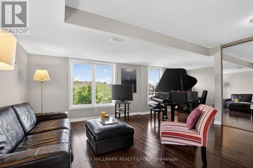 B - 1145 Longfields Drive, Ottawa, ON - Indoor Photo Showing Living Room
