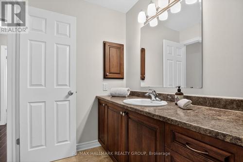 B - 1145 Longfields Drive, Ottawa, ON - Indoor Photo Showing Bathroom