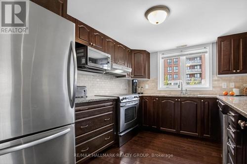 B - 1145 Longfields Drive, Ottawa, ON - Indoor Photo Showing Kitchen