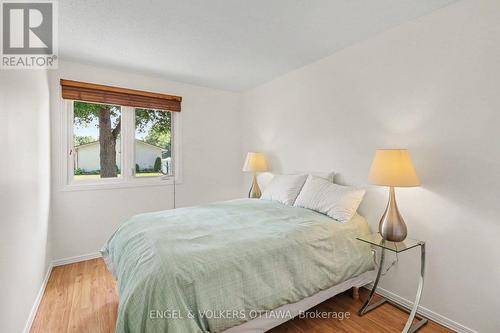 1331 Alloway Crescent, Ottawa, ON - Indoor Photo Showing Bedroom