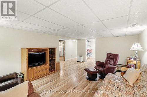 1331 Alloway Crescent, Ottawa, ON - Indoor Photo Showing Living Room