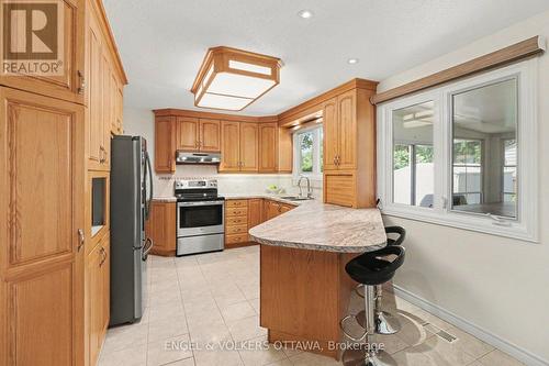1331 Alloway Crescent, Ottawa, ON - Indoor Photo Showing Kitchen