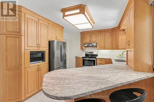 1331 Alloway Crescent, Ottawa, ON - Indoor Photo Showing Kitchen