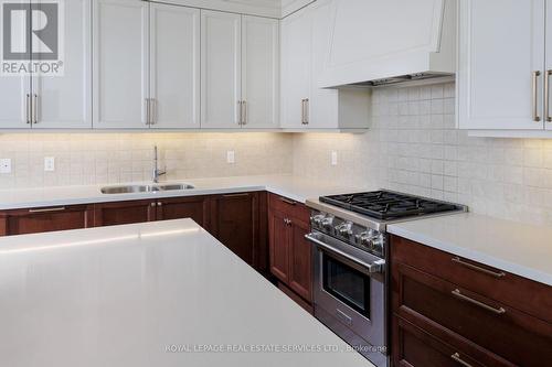 257 Hanover Street, Oakville, ON - Indoor Photo Showing Kitchen With Double Sink With Upgraded Kitchen