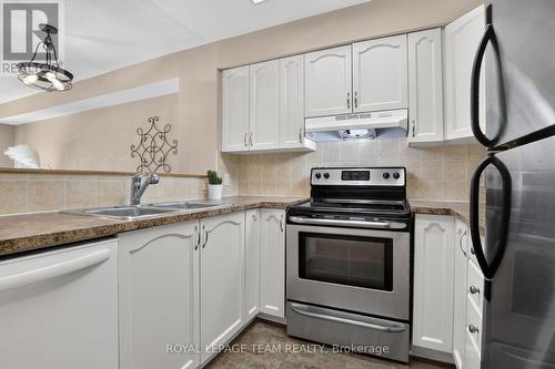 255 Deercroft Avenue, Ottawa, ON - Indoor Photo Showing Kitchen With Double Sink