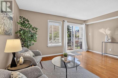 255 Deercroft Avenue, Ottawa, ON - Indoor Photo Showing Living Room