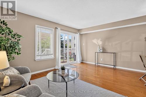 255 Deercroft Avenue, Ottawa, ON - Indoor Photo Showing Living Room