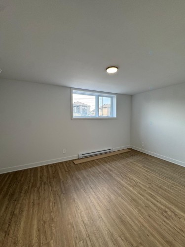 Chambre à coucher principale - 9 Rue Arnold, Huntingdon, QC - Indoor Photo Showing Other Room