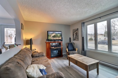 Salon - 69 10E Avenue O., Palmarolle, QC - Indoor Photo Showing Living Room