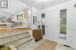 Great foyer space for greeting guests - 
