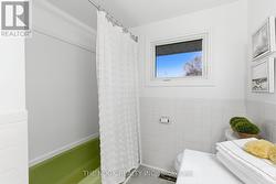 This tub is pristine with a vintage vibe - 