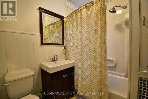 17 Prince Albert Street, St. Thomas, ON - Indoor Photo Showing Bathroom