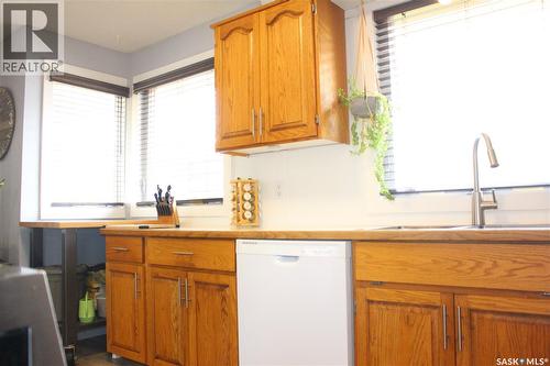 265 Saskatchewan Street, Central Butte, SK - Indoor Photo Showing Kitchen