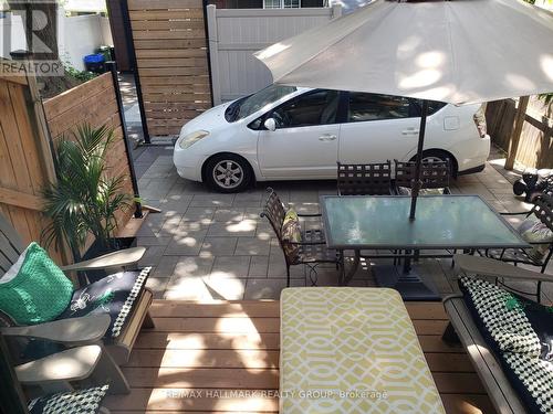 24 Morris Street, Ottawa, ON -  Photo Showing Garage