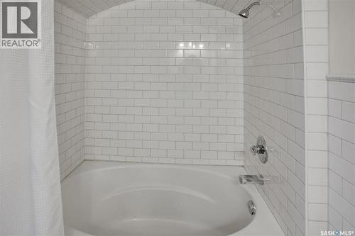 2216 Lorne Street, Regina, SK - Indoor Photo Showing Bathroom