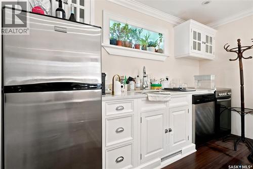 2216 Lorne Street, Regina, SK - Indoor Photo Showing Kitchen