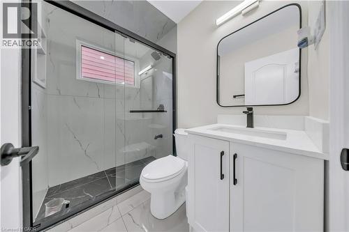 441 West 5Th Street, Hamilton, ON - Indoor Photo Showing Bathroom