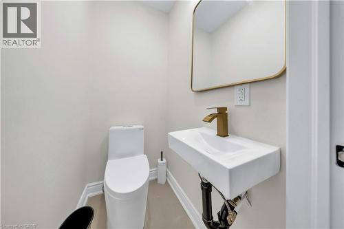 441 West 5Th Street, Hamilton, ON - Indoor Photo Showing Bathroom