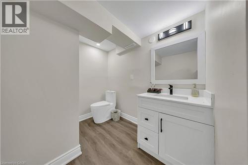 441 West 5Th Street, Hamilton, ON - Indoor Photo Showing Bathroom