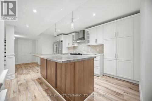 3277 Paul Henderson Drive, Mississauga, ON - Indoor Photo Showing Kitchen With Upgraded Kitchen