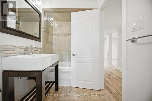 3277 Paul Henderson Drive, Mississauga, ON - Indoor Photo Showing Bathroom
