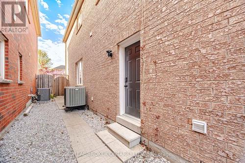3277 Paul Henderson Drive, Mississauga, ON - Outdoor