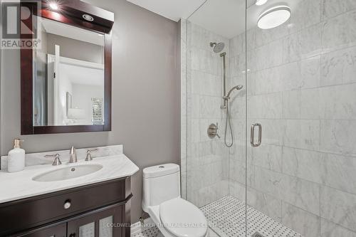 Bedroom Ensuite 3 piece - 49 Falling Leaf Court, Aurora, ON - Indoor Photo Showing Bathroom