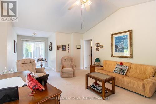 58 Mourning Dove Trail, Tiny, ON - Indoor Photo Showing Living Room