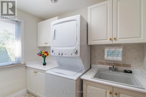 58 Mourning Dove Trail, Tiny, ON - Indoor Photo Showing Laundry Room