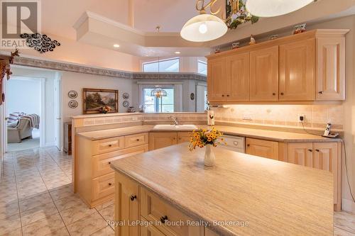 58 Mourning Dove Trail, Tiny, ON - Indoor Photo Showing Kitchen