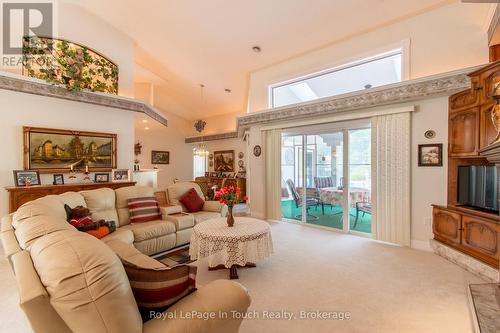 58 Mourning Dove Trail, Tiny, ON - Indoor Photo Showing Living Room
