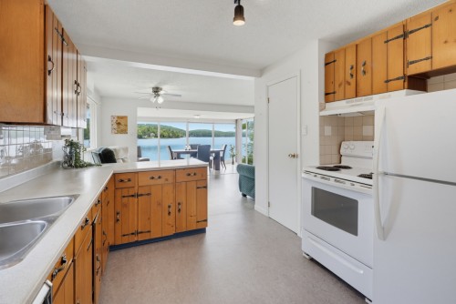 Cuisine - 17 Ch. Bellevue, Cayamant, QC - Indoor Photo Showing Kitchen With Double Sink