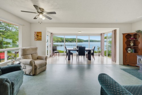 Vue d'ensemble - 17 Ch. Bellevue, Cayamant, QC - Indoor Photo Showing Living Room