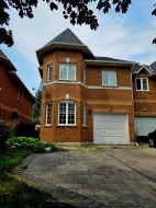 16 Royal Chapin Crescent Richmond Hill, ON L4S 1Z9