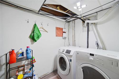 900 Bond Street, Winnipeg, MB - Indoor Photo Showing Laundry Room