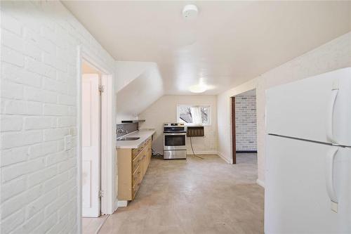 900 Bond Street, Winnipeg, MB - Indoor Photo Showing Other Room