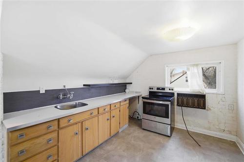 900 Bond Street, Winnipeg, MB - Indoor Photo Showing Kitchen