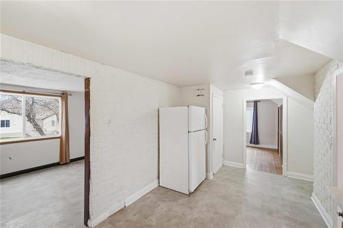 900 Bond Street, Winnipeg, MB - Indoor Photo Showing Other Room