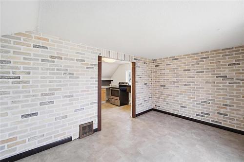 900 Bond Street, Winnipeg, MB - Indoor Photo Showing Other Room
