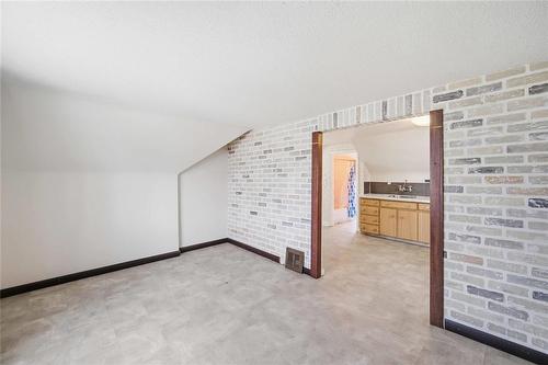 900 Bond Street, Winnipeg, MB - Indoor Photo Showing Other Room