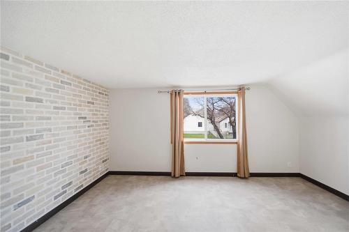 900 Bond Street, Winnipeg, MB - Indoor Photo Showing Other Room