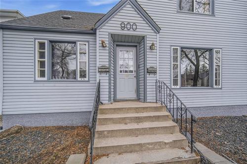 900 Bond Street, Winnipeg, MB - Outdoor
