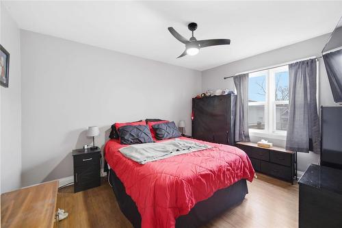 900 Bond Street, Winnipeg, MB - Indoor Photo Showing Bedroom
