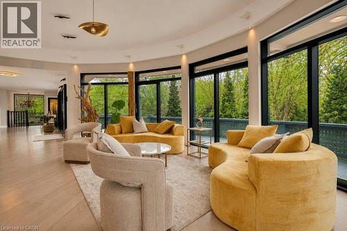 1352 Nocturne Court, Mississauga, ON - Indoor Photo Showing Living Room